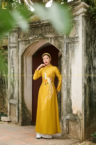 ÁO DÀI LỤA TƠ TẰM HÀ ĐÔNG THÊU TAY CHỈ TƠ CÔNG PHƯỢNG _ Mộc Miên