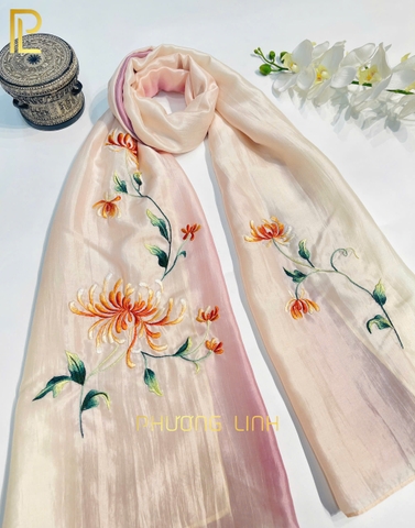 KHĂN LỤA TƠ TẰM HÀ ĐÔNG THÊU TAY HOA CÚC CHỈ TƠ