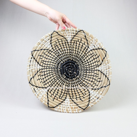 Đĩa cói treo tường họa tiết hoa 8 cánh (Có móc treo)