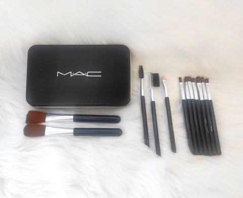 Bộ dụng cụ trang điểm MAC