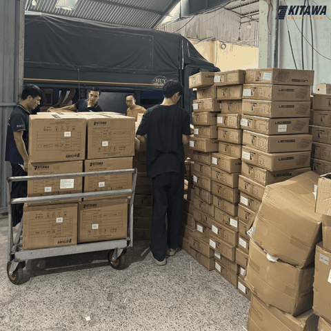 Giao 300 đèn năng lượng mặt trời cho xí nghiệp tại Long An