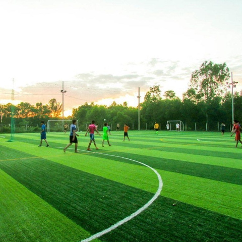 Dự án thắp sáng sân bóng từ nguồn năng lượng mặt trời tại Đắk Lắk