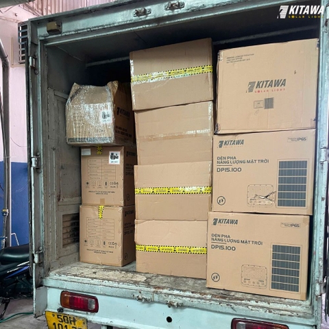 Giao 100 đèn năng lượng mặt trời cho xưởng may tại Đà Nẵng