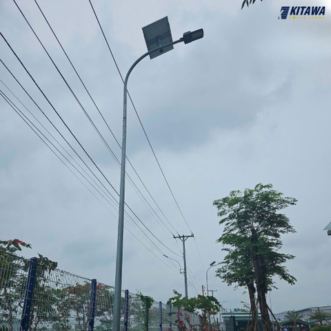 KITAWA lắp đặt đèn đường năng lượng mặt trời 1000W cho nhà máy Hòa Phát