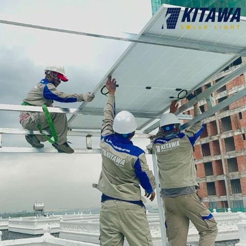 Thi công lắp điện mặt trời hybrid 12kw lưu trữ cho công ty anh Hữu