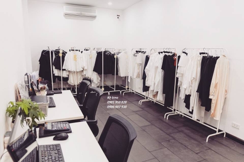 kệ chân chữ u treo quần áo