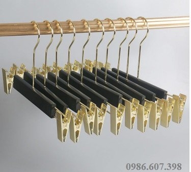 kẹp quần gỗ đen,đầu kep inoc vàng,đầu móc tròn vàng 15cm
