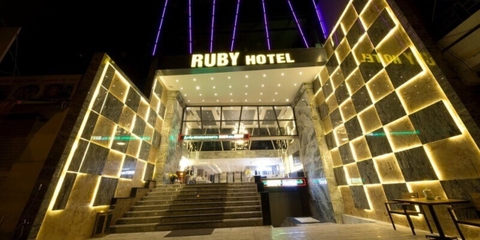 Ruby Hotel Nha Trang – Khách Sạn 4★ Gần Biển Trần Phú Với Hồ Bơi Trong Nhà