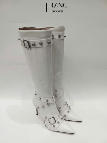KNEE BOOTS MŨI NHỌN ĐÍNH HOẠ TIẾT CÁ TÍNH MÀU TRẮNG