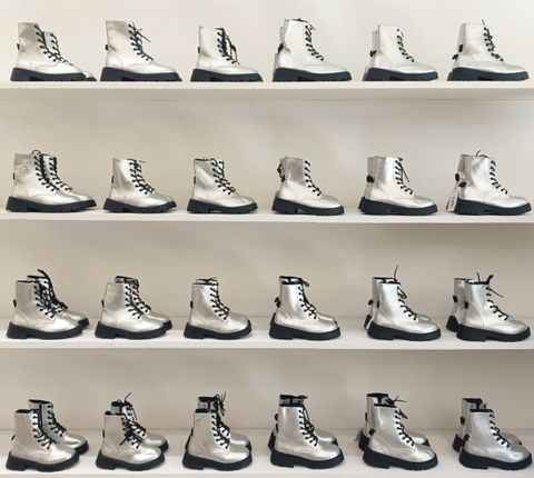 CHELSEA BOOTS THẮT DÂY MÀU BẠC