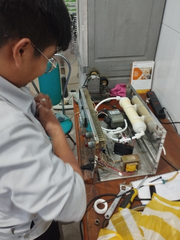 Thay lõi lọc, vỏ bầu cho máy lọc nước