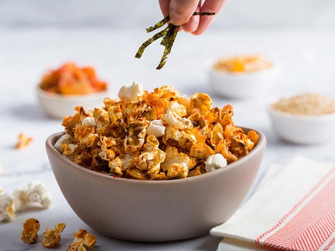 Cách làm bắp rang bơ bằng nồi đơn giản tại nhà