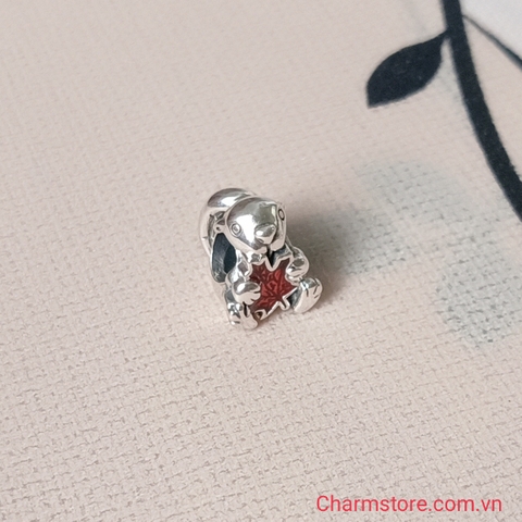 CHARM SÓC TINH NGHỊCH ÔM LÁ PHONG ĐỎ