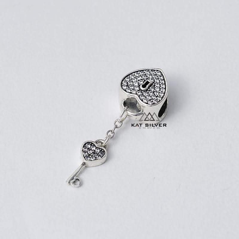 CHARM TIM TREO CHÌA KHÓA ĐÁ TRẮNG