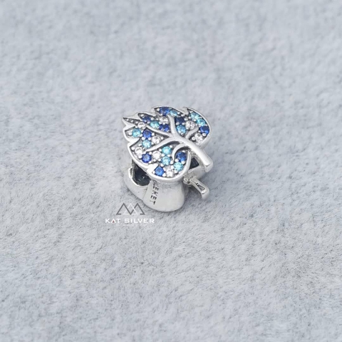 CHARM CHIẾC LÁ LẪN ĐÁ XANH DƯƠNG