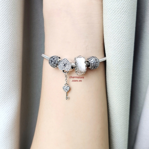 VÒNG CHARM TÌNH YÊU VĨNH CỬU ĐÁ TRẮNG