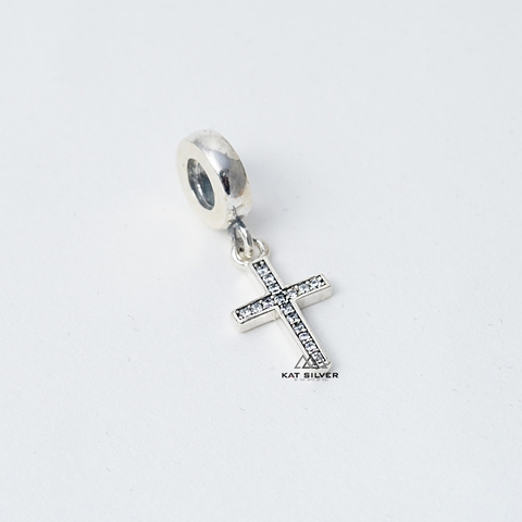 CHARM TREO THÁNH GIÁ ĐÍNH ĐÁ TRẮNG