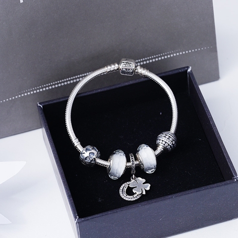 VÒNG CHARM CỎ MAY MẮN ĐÁ TRẮNG