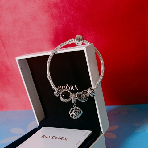VÒNG CHARM HOA HỒNG TÌNH YÊU