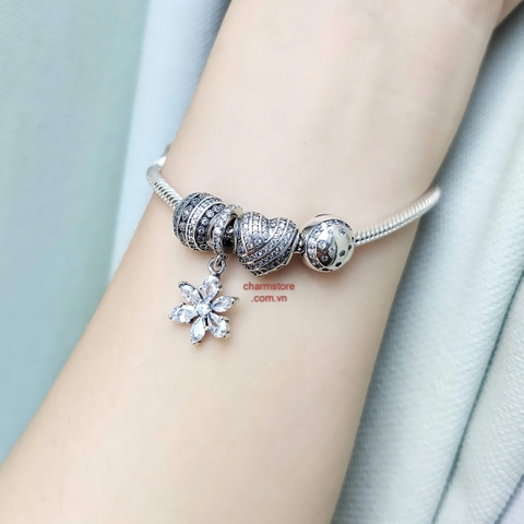 VÒNG CHARM MỆNH KIM TREO HOA 6 CÁNH ĐÁ TRẮNG