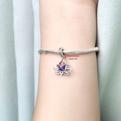 VÒNG CHARM TREO HOA SEN