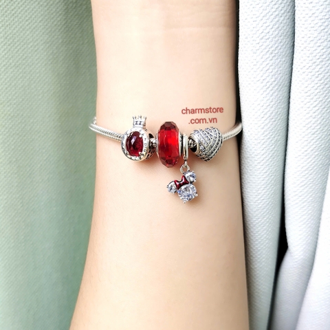 VÒNG CHARM TÌNH YÊU ĐÁ ĐỎ MIX LOGO VƯƠNG MIỆN