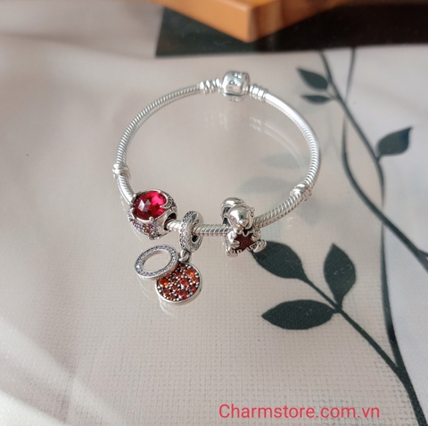 VÒNG CHARM MỆNH HỎA CHÚ SÓC TINH NGHỊCH ÔM LÁ PHONG ĐỎ