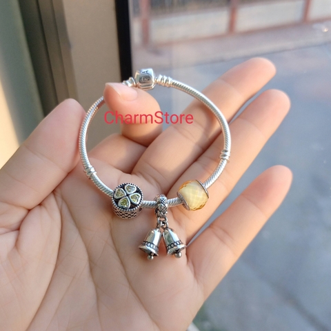 VÒNG CHARM ĐÔI CHUÔNG CỎ 4 LÁ ĐÁ VÀNG