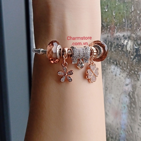 VÒNG CHARM MỆNH THỔ NƠ TRẮNG - TREO CỎ 4 LÁ VÀNG HỒNG