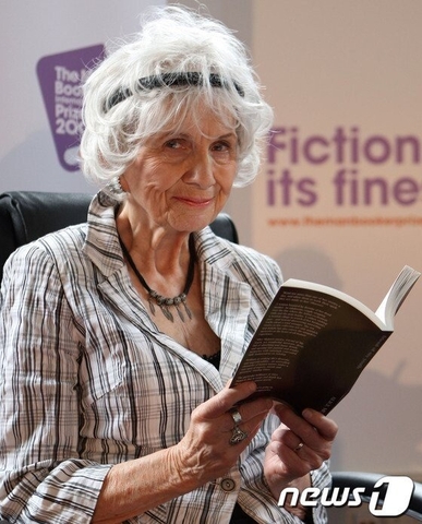 Alice Ann Munro