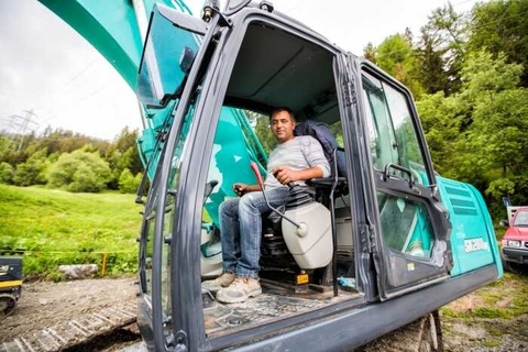 Hướng dẫn học lái máy xúc Kobelco cơ bản - Cần lưu ý gì khi lái máy xúc Kobelco?