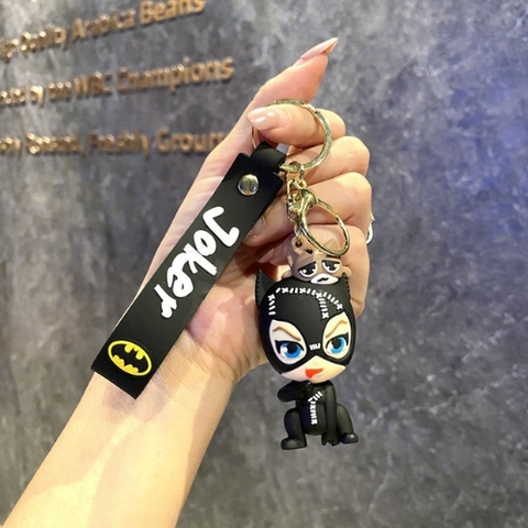 Móc Khóa Catwoman ngồi lè lưỡi siêu đẹp . Dây móc dài : 10cm - Mô Hình Cao : 6cm - Nặng 50gram - SKU: moc271b - (Vat: MK001) - K79-T7-S4