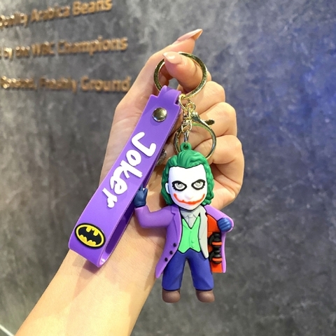 Móc Khóa joker áo tím ôm bom siêu ngầu . Dây móc dài : 10cm - Mô Hình Cao : 6cm - Nặng 50gram K75-T7-S7