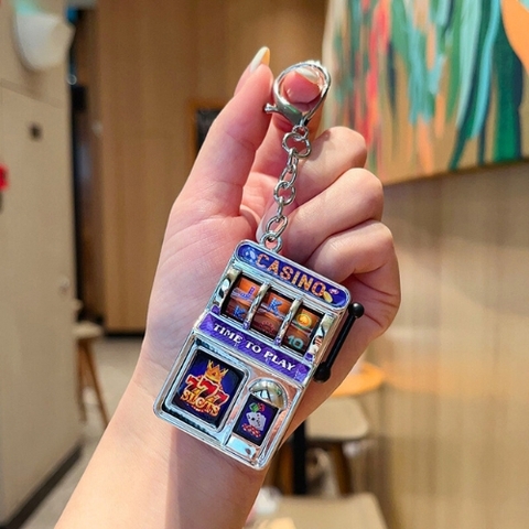 Móc Khóa Máy Quay Thưởng Màu Bạc 777 . Dài 11cm , Rộng 3.5cm - Nặng 50gram - SKU : moc284e