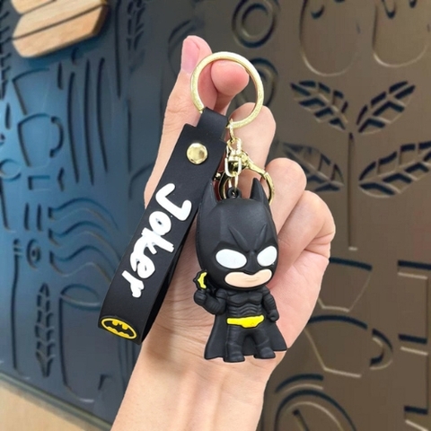 Móc Khóa Bat Man chibi cầm phi tiêu . Dây móc dài : 10cm - Mô Hình Cao : 6cm - Nặng 50gram K78-T7-S4