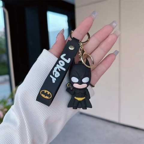 Móc Khóa Bat Man chibi cầm phi tiêu . Dây móc dài : 10cm - Mô Hình Cao : 6cm - Nặng 50gram - SKU: moc269b - (Vat: MK001) - K78-T7-S4
