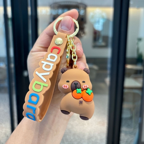 Móc Khóa capybara dâu tây - Dây móc dài : 10cm - Mô Hình Cao : 6cm - Nặng 50gram - Bọc Túi K79-T8-S10