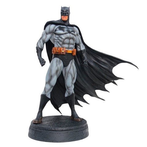 Mô Hình siêu anh hùng Batman dáng đứng siêu ngầu - Cao 38cm - ngang 35cm - nặng 1kg6 - Figure Batman - Có Hộp Màu