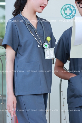 MÃ 12 - BỘ SCRUBS CỔ TIM MÀU XÁM ĐẬM CAO CẤP
