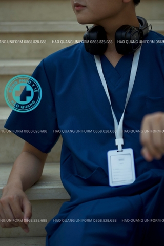 MÃ 04 - BỘ SCRUBS CỔ TIM MÀU XANH SẪM CAO CẤP