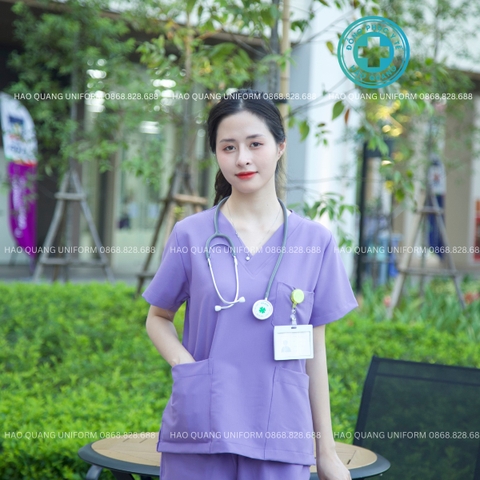 MÃ 01 - BỘ SCRUBS CỔ TIM MÀU TÍM CAO CẤP