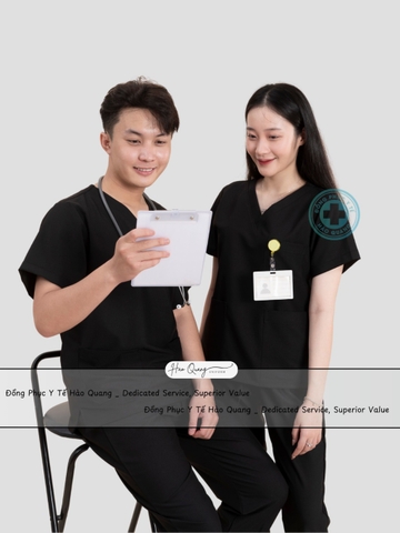 MÃ 13 - BỘ SCRUBS CỔ TIM MÀU ĐEN CAO CẤP