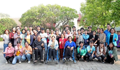 Vụn tham dự mít ting và thăm Lăng Bác nhân ngày người quốc tế người khuyết tật