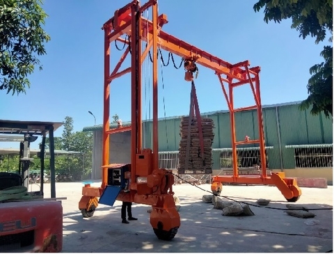 Cổng trục bánh lốp 1 Tấn: Giải pháp hiện đại cho Công nghiệp Việt Nam.