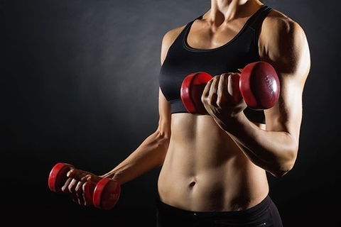 Các bài tập tạ tay giúp cơ cổ tay nữ giới dẻo dai linh hoạt