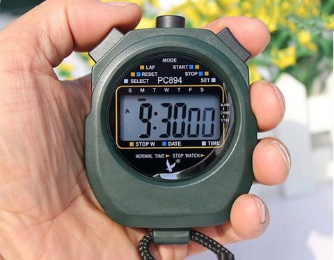 Dùng đồng hồ bấm giây thể thao có khó không?
