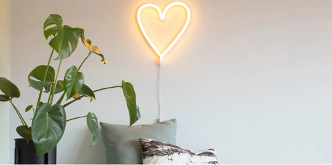 NHỮNG CHIẾC ĐÈN NEON LÀM NÊN NGHỆ THUẬT ÁNH SÁNG