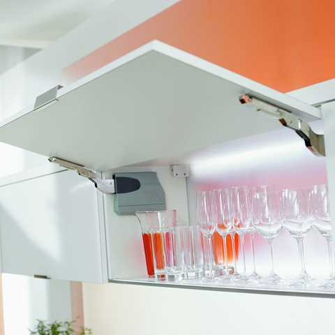 TAY NÂNG BLUM AVENTOS HK