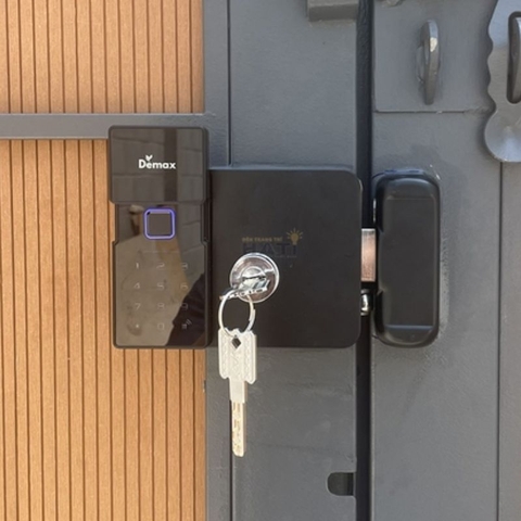 Top 5 mẫu khóa cổng vân tay chống nước an toàn nhất 2025