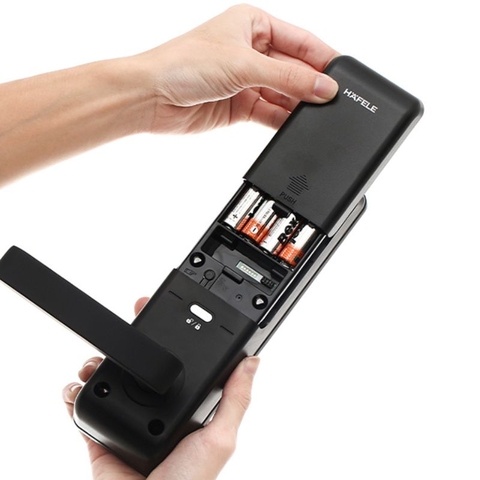 Hướng dẫn thay pin khóa cửa thông minh chi tiết và các lưu ý quan trọng